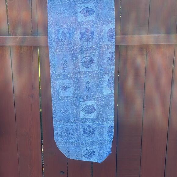 Autumn leaves table runner - Picture 3 of 7